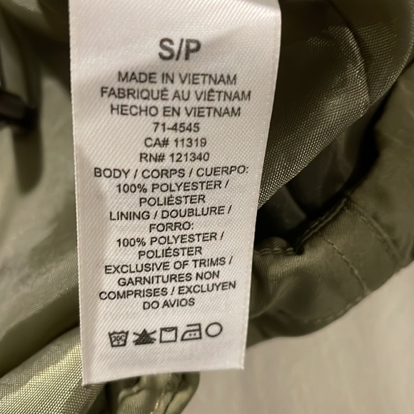 D Casual Green short hooded light jacket with adjustable Sleeves . - Picture 8 of 8